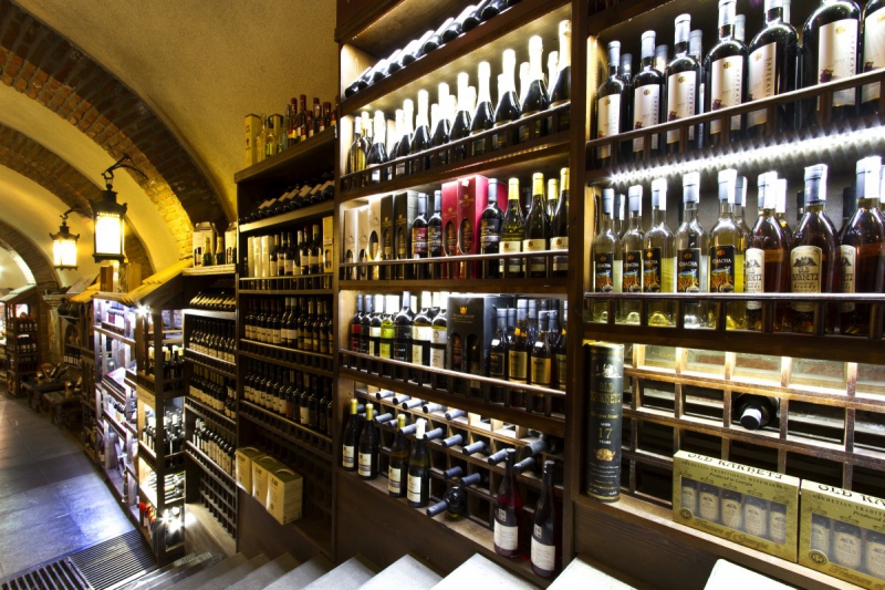 vente-LE THORONET-min_world_street_travel_shop_canon_georgia_wine_bottles-429767